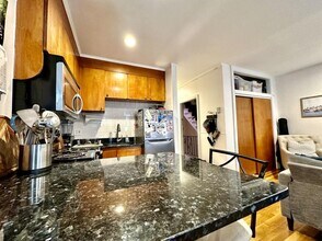 92 W Cedar St in Boston, MA - Building Photo - Building Photo