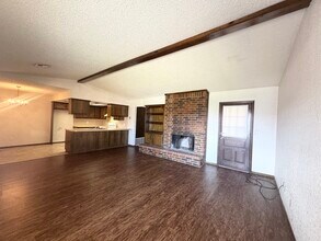 9821 Larkspur Ln in Oklahoma City, OK - Foto de edificio - Building Photo