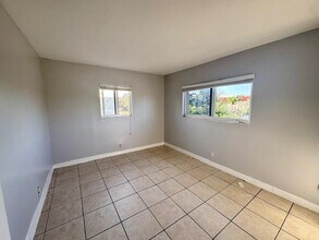 5819 NW 17th Pl in Sunrise, FL - Foto de edificio - Building Photo