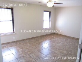 912 Turner Dr NE in Albuquerque, NM - Building Photo - Building Photo