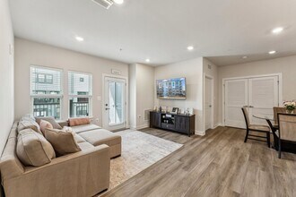 12875 Mosaic Pk Wy in Herndon, VA - Building Photo - Building Photo