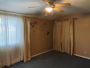 2717 W Avenue K, Unit Guest House in Lancaster, CA - Foto de edificio - Building Photo