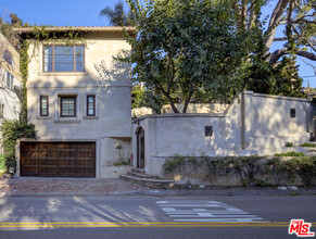 2880 Nichols Canyon Rd in Los Angeles, CA - Foto de edificio - Building Photo