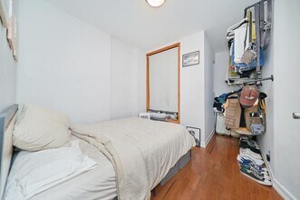335 W 43rd St in New York, NY - Building Photo - Building Photo