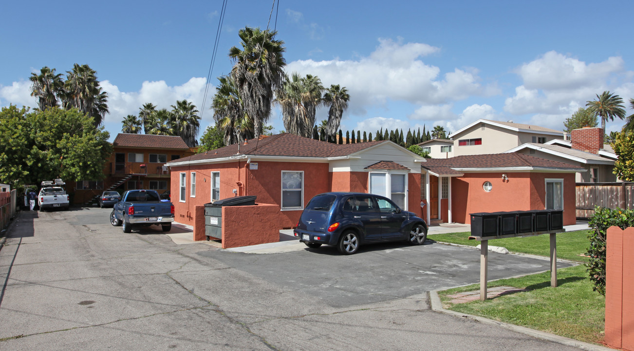 7656 Normal Ave in La Mesa, CA - Building Photo