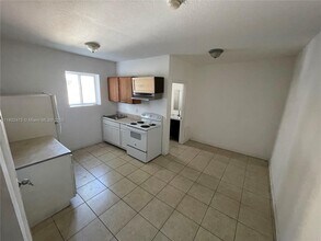 1021 NW 3rd St in Miami, FL - Foto de edificio - Building Photo