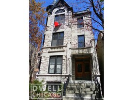 2130 W Concord Pl, Unit G in Chicago, IL - Building Photo