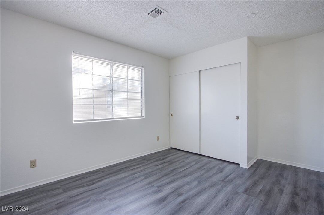 2696 Jennydiane Dr in Las Vegas, NV - Building Photo