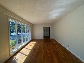 201 Livingston Dr in Charlotte, NC - Building Photo - Building Photo