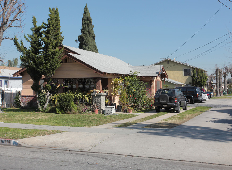 10610-10614 Eucalyptus Ave in Bellflower, CA - Building Photo