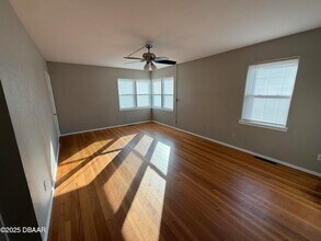 321 Ribault Ave, Unit 1 in Daytona Beach, FL - Foto de edificio - Building Photo