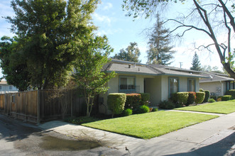 755 W Valley Dr in Campbell, CA - Building Photo - Building Photo