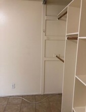 6561 Del Playa in Goleta, CA - Foto de edificio - Interior Photo