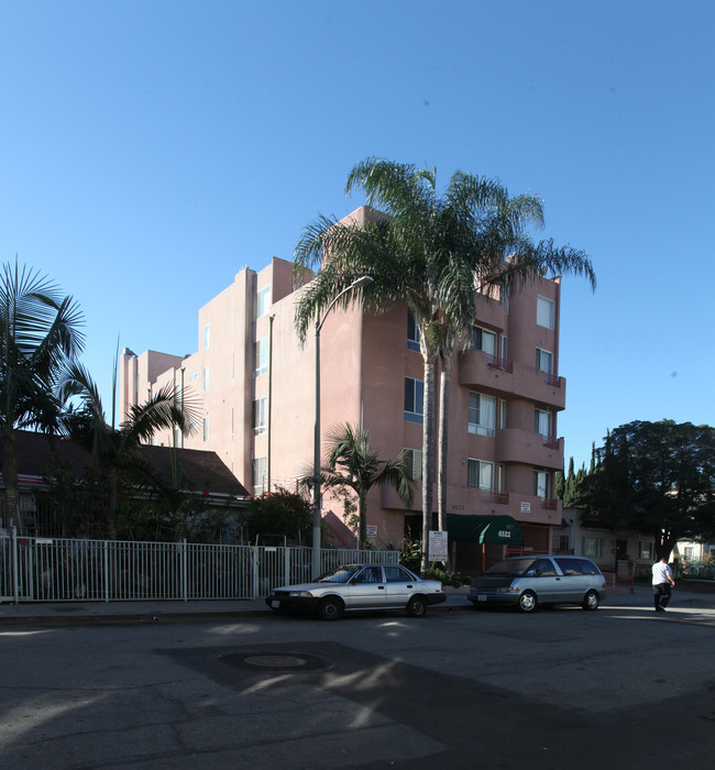 6522 La Mirada Ave in Los Angeles, CA - Foto de edificio - Building Photo