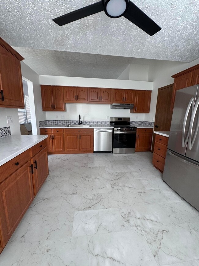 8000 Leaview Dr in Columbus, OH - Building Photo - Building Photo