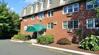 34 A Padanaram Rd in Danbury, CT - Building Photo