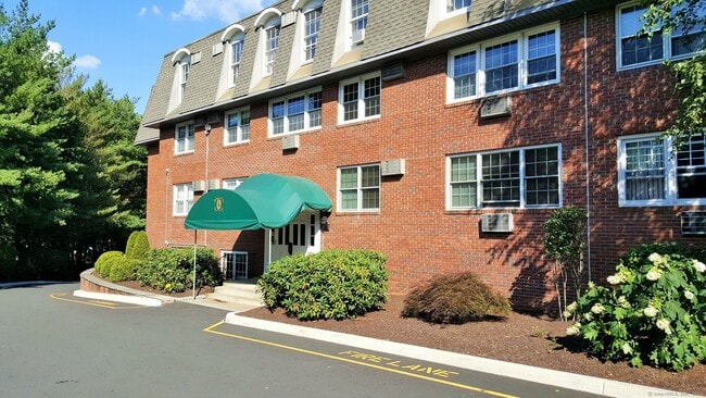 34 Padanaram Ave in Danbury, CT - Building Photo - Building Photo