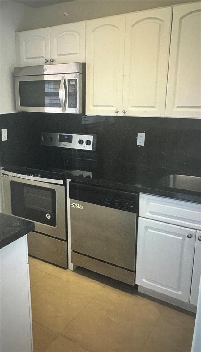 1100 W 35th St in Hialeah, FL - Building Photo - Building Photo