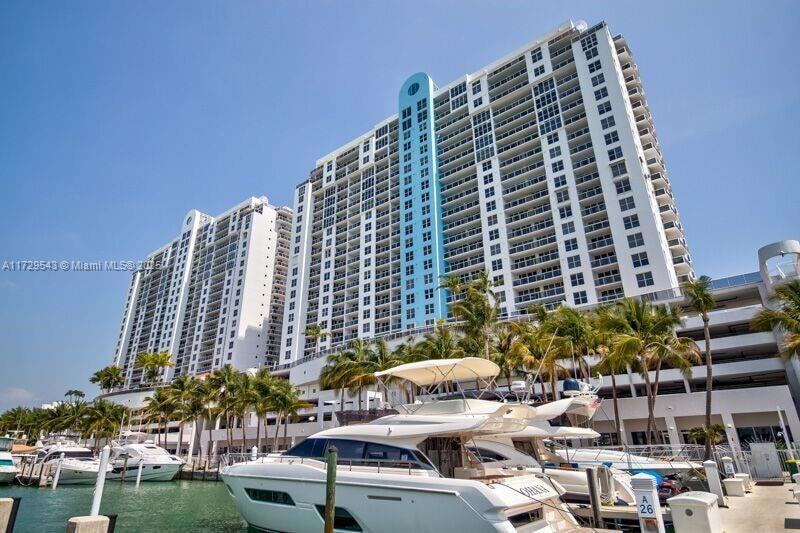 1800 Sunset Harbour Dr, Unit 1102/4 in Miami Beach, FL - Building Photo