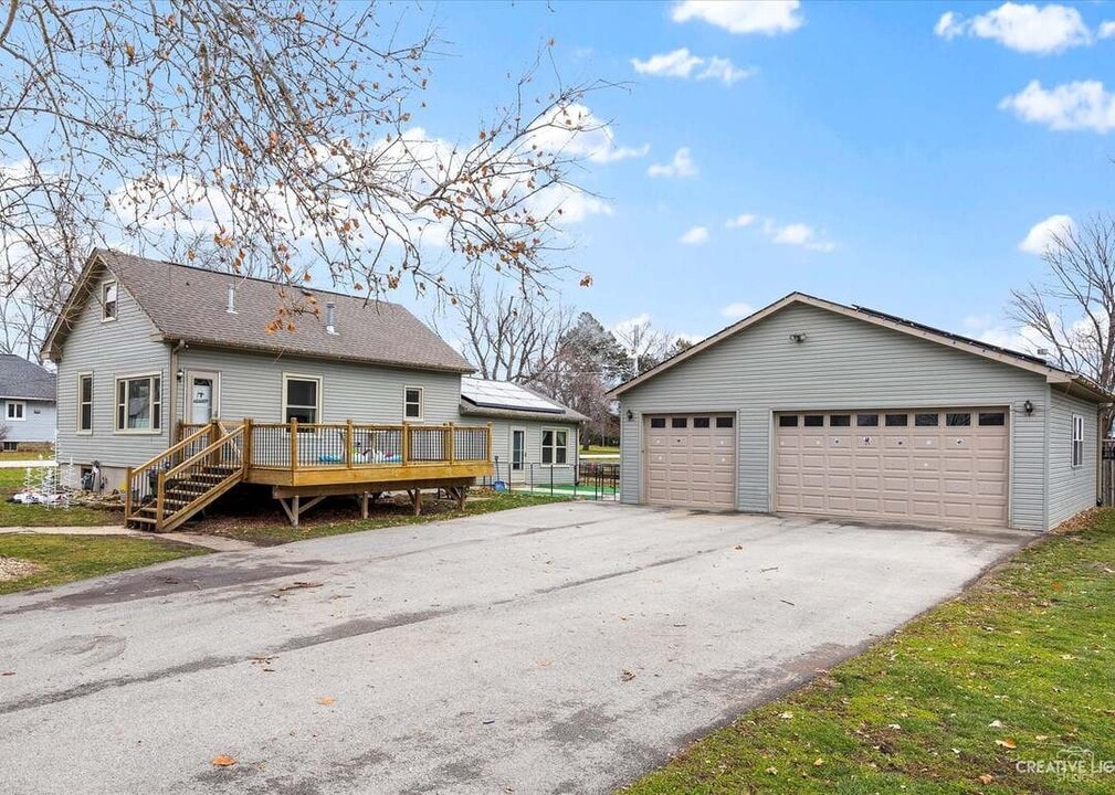 608 Bristol Rd in Yorkville, IL - Building Photo