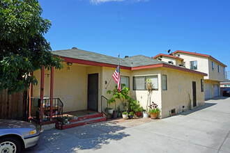 6703 Vinevale Ave in Bell, CA - Foto de edificio - Building Photo