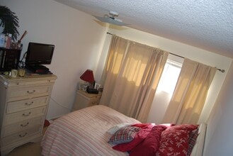 2011 Rockefeller Ln, Unit C in Redondo Beach, CA - Foto de edificio - Building Photo