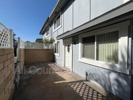 16404 Vista Roma Cir in Huntington Beach, CA - Building Photo