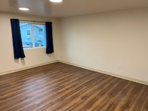 Cedar Park Apartments in Vancouver, WA - Building Photo - Building Photo