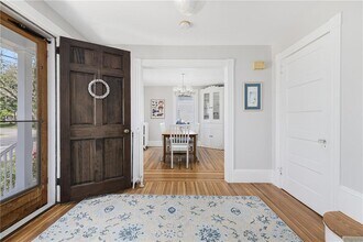 10 Eustis Ave in Newport, RI - Building Photo - Building Photo