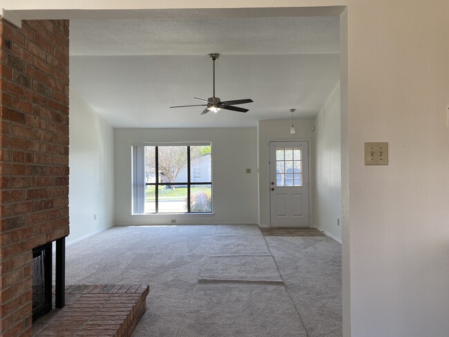 2429 Majestic Dr in Plano, TX - Foto de edificio - Building Photo