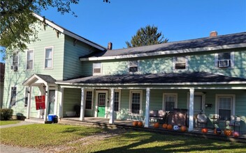 16 Genesee St in Camillus, NY - Building Photo - Building Photo