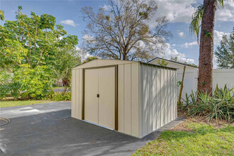 2927 Warrington Ave, Unit Tiny House Apartment in Lakeland, FL - Building Photo - Building Photo