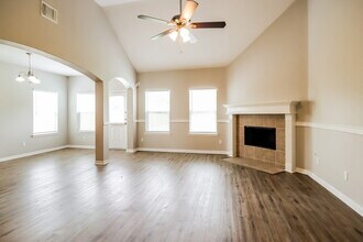 1063 Shadow Glenn Dr in Conroe, TX - Building Photo - Building Photo
