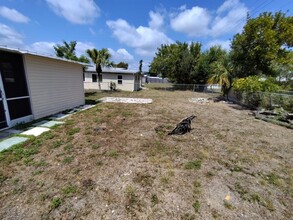 8346 Dorothy Ave in North Port, FL - Foto de edificio - Building Photo