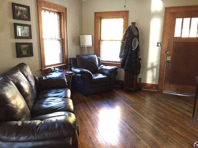 817 River St in Iowa City, IA - Building Photo - Building Photo