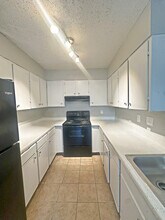 7508 Oak Chase in San Antonio, TX - Building Photo - Building Photo