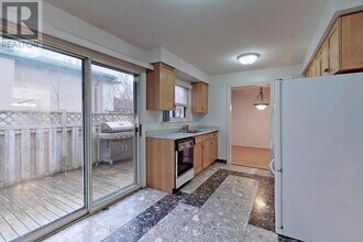 74 Creekwood Dr in Toronto, ON - Building Photo - Building Photo