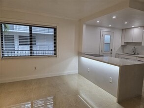 3240 Mary St in Miami, FL - Building Photo - Building Photo