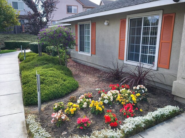 Nantucket Bay Apartments in Salinas, CA - Foto de edificio - Building Photo