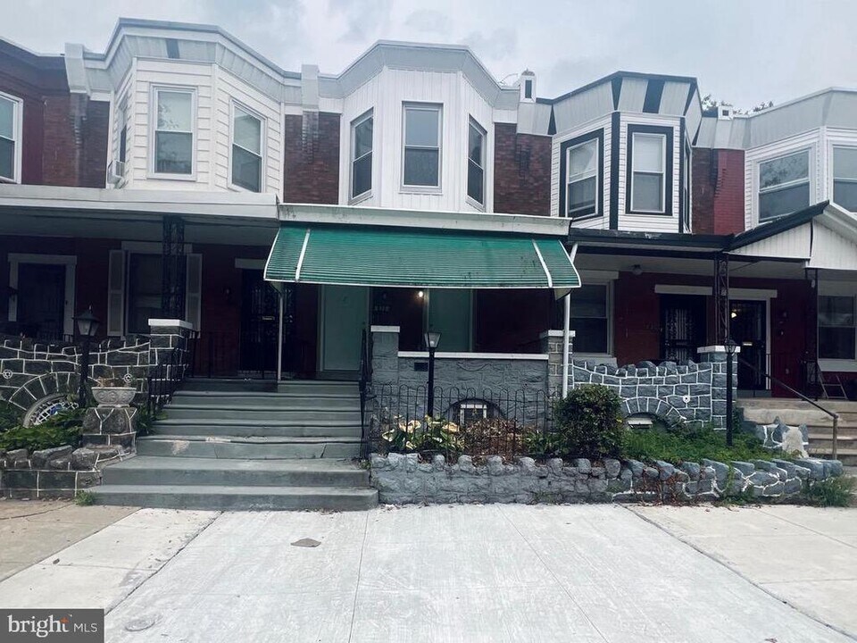 133 S 61st St in Philadelphia, PA - Building Photo