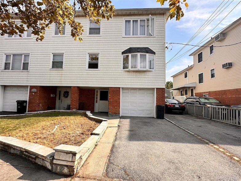 15-83 208th Place Unit in Queens, NY - Building Photo