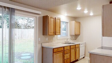 17416 8th Avenue Ct E in Spanaway, WA - Building Photo - Building Photo