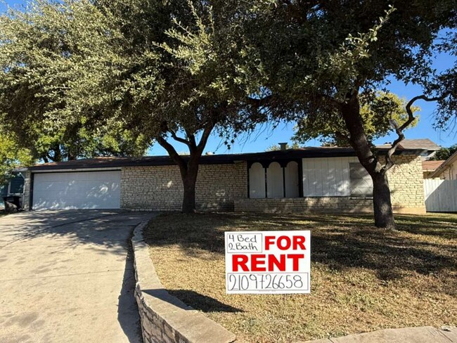 4107 Hunting Path in San Antonio, TX - Building Photo - Building Photo