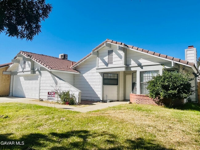 42933 Guyman Ave in Lancaster, CA - Building Photo - Building Photo