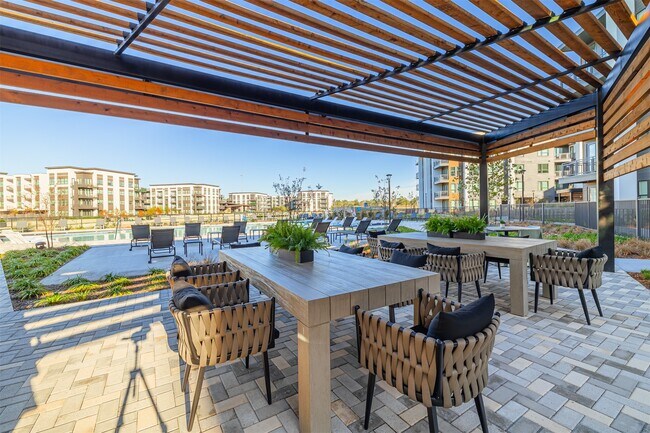 10505 Deerwood Rd-Unit -322 in Houston, TX - Building Photo - Building Photo