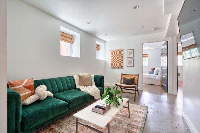18 NW 22nd Pl