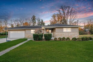 670 Killarney Dr in Morgantown, WV - Building Photo