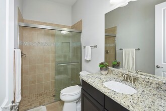 9110 Trivoli Ter in Naples, FL - Foto de edificio - Building Photo