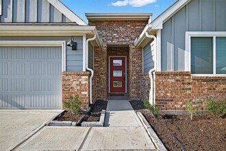 31410 Hexan Hts Ln in Brookshire, TX - Foto de edificio - Building Photo