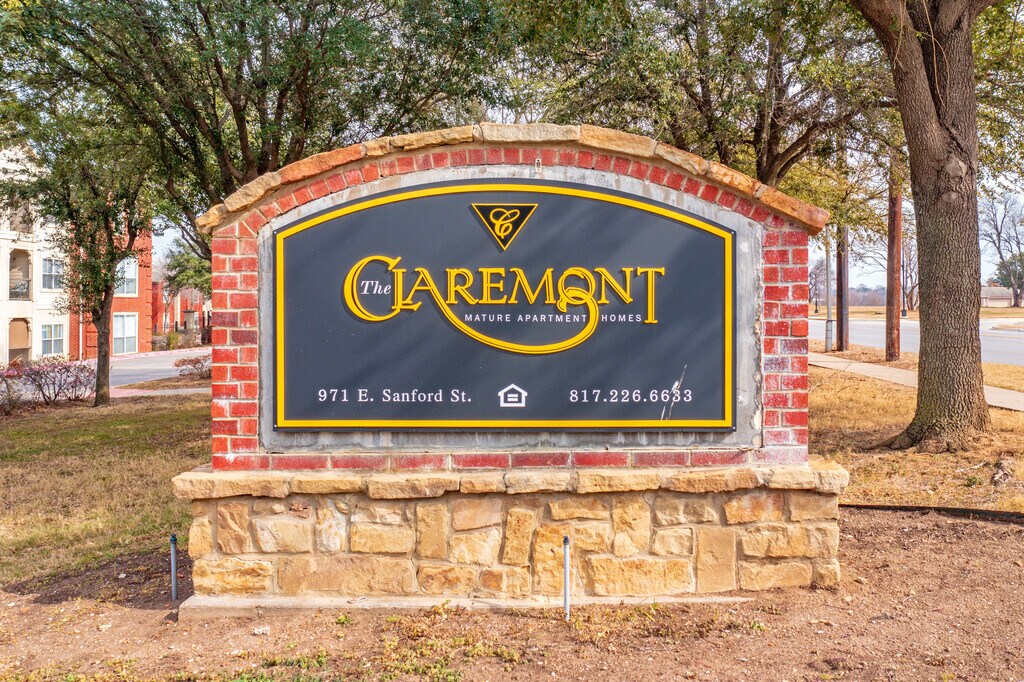 Claremont Arlington, TX Apartments